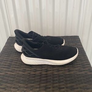 Kizik sneakers, men’s size 10 wide